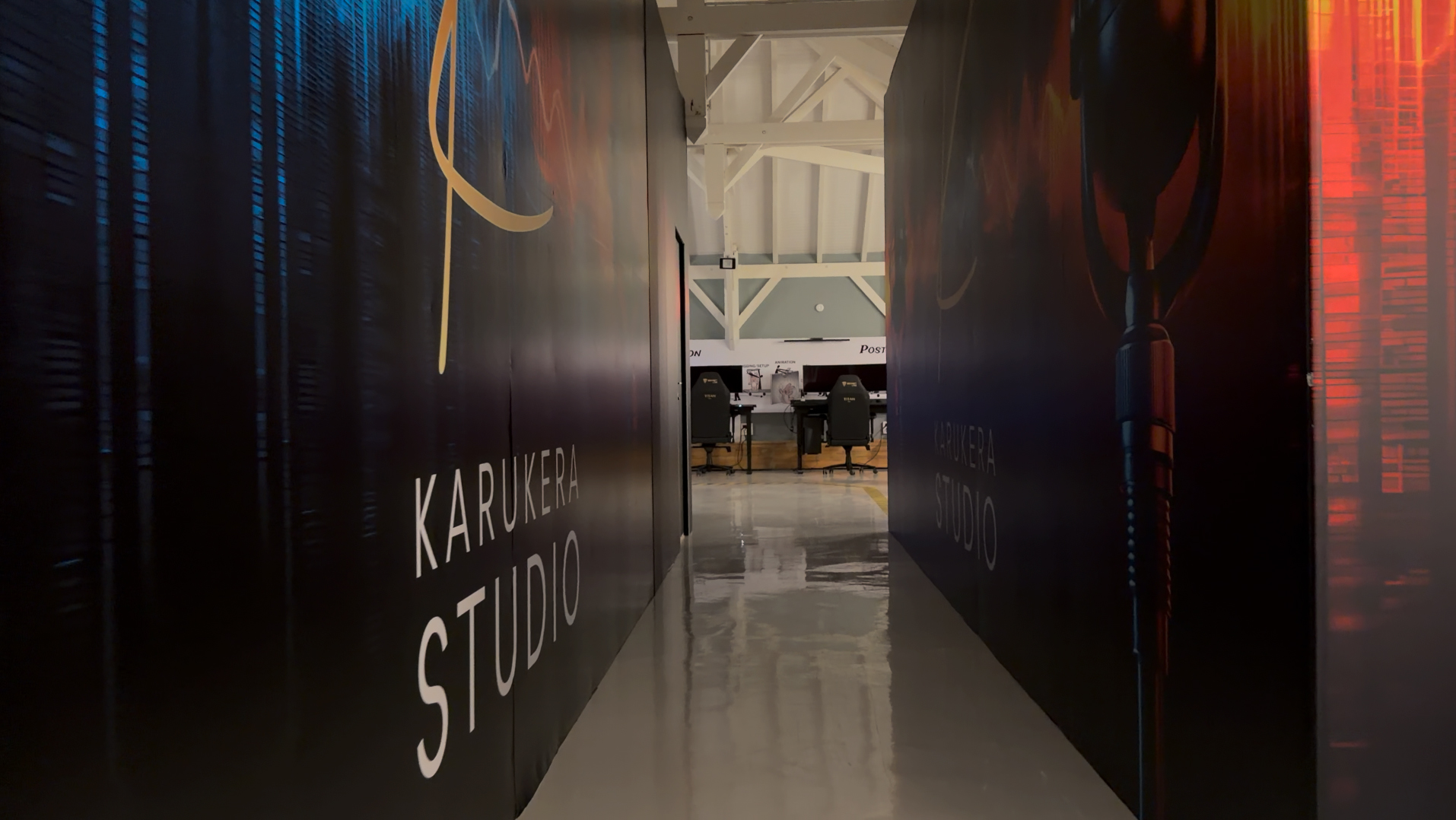 Espaces et couloir du Karukera Studio en Guadeloupe